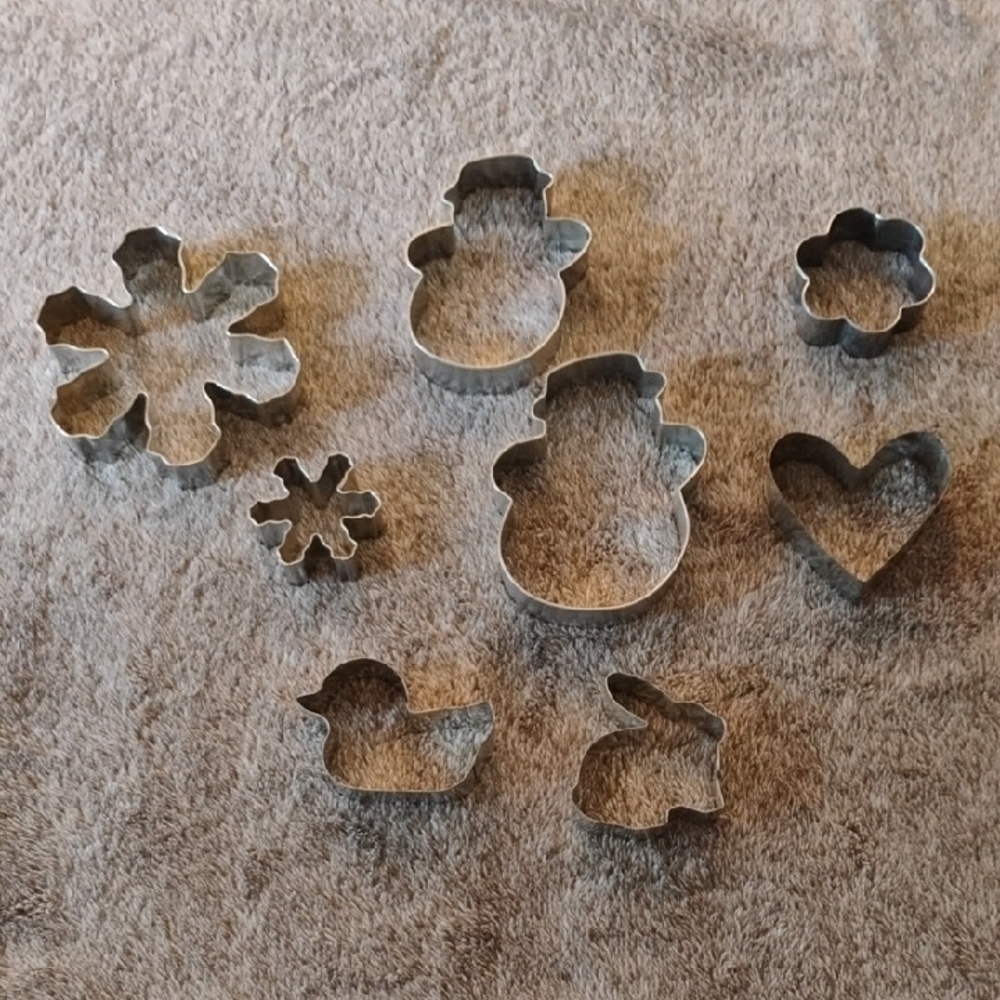 Eight Piece Lot Tin (?) Cookie Cutters Unbranded